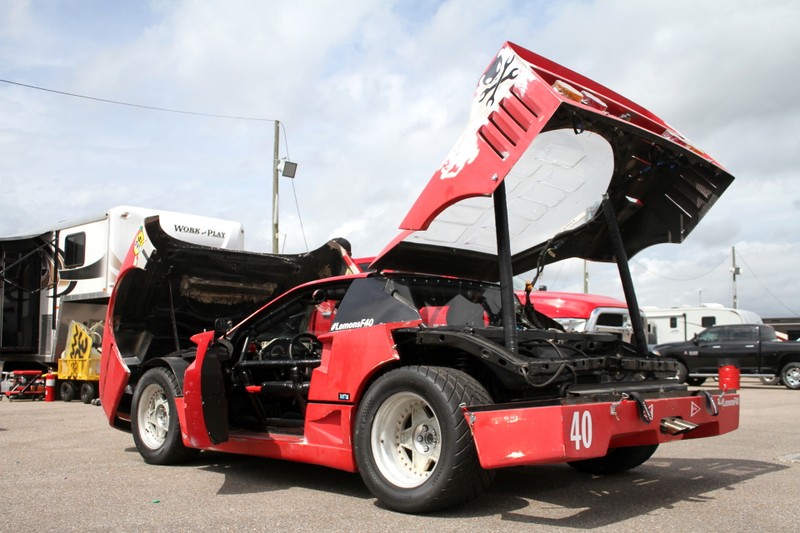 Illustration for article titled This Crusty Fiero-Based Ferrari F40 Replica Is A Race Car And That's Probably For The Best